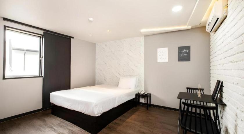 M7 Business Hotel Chilgok Exterior photo